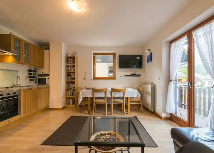 Lepa Soca House * Cezsoca